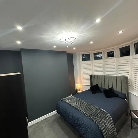 Luxury Detached Near Bhx, Jlr, Nec Feriehus