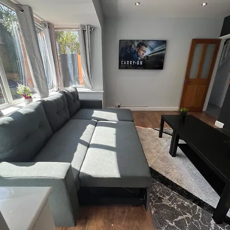 Luxury Detached Near Bhx, Jlr, Nec Feriehus *